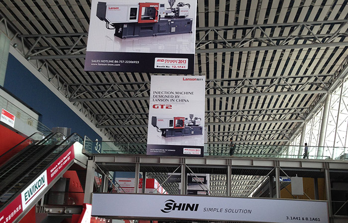  Lanson máy ép phun ở Chinaplas trong 2013 